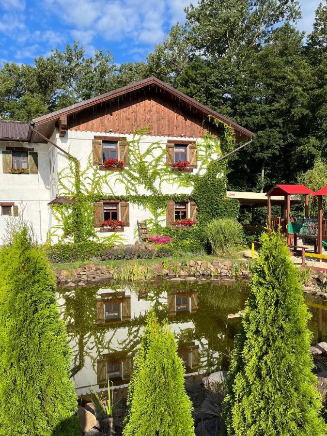 Kuria Bzenica Hotel Exterior photo